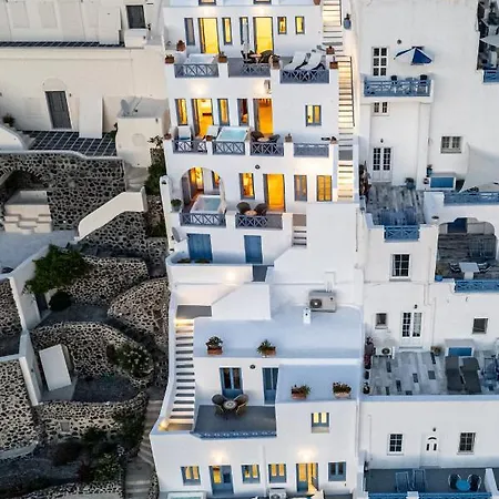 Golden Grey Goose * Fira (Santorini)